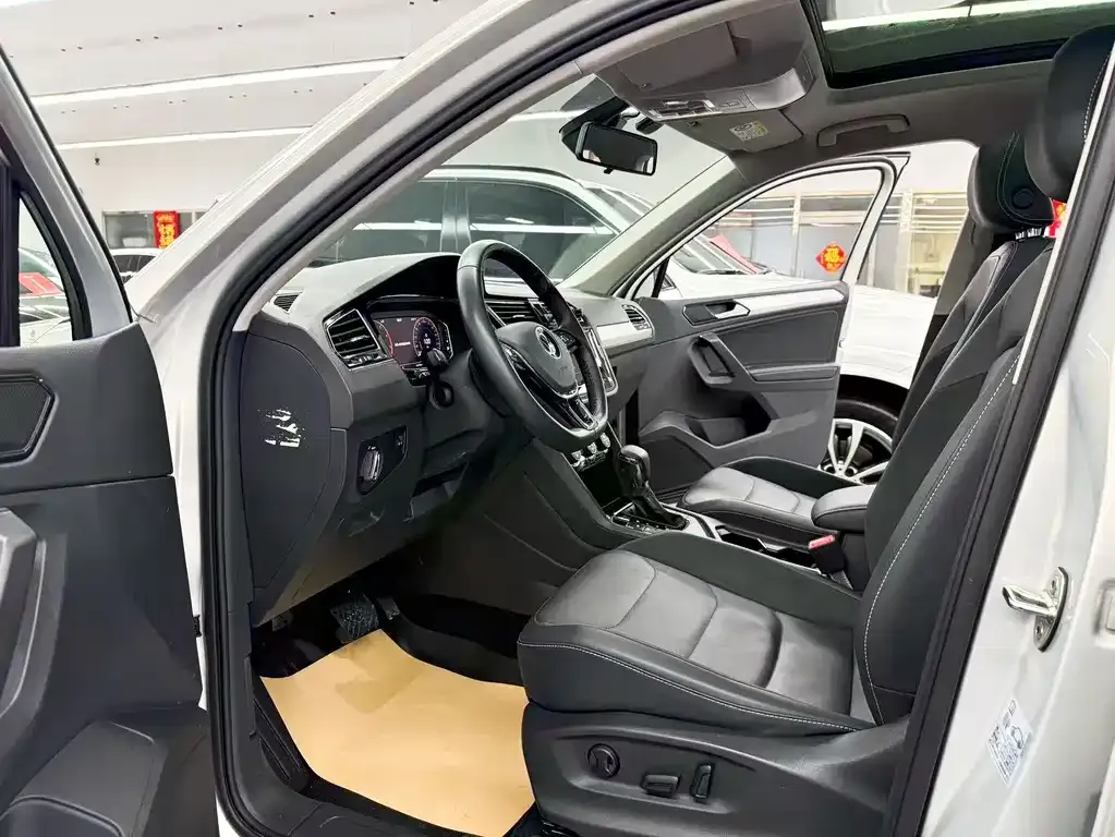 Volkswagen Tiguan L — фото 3
