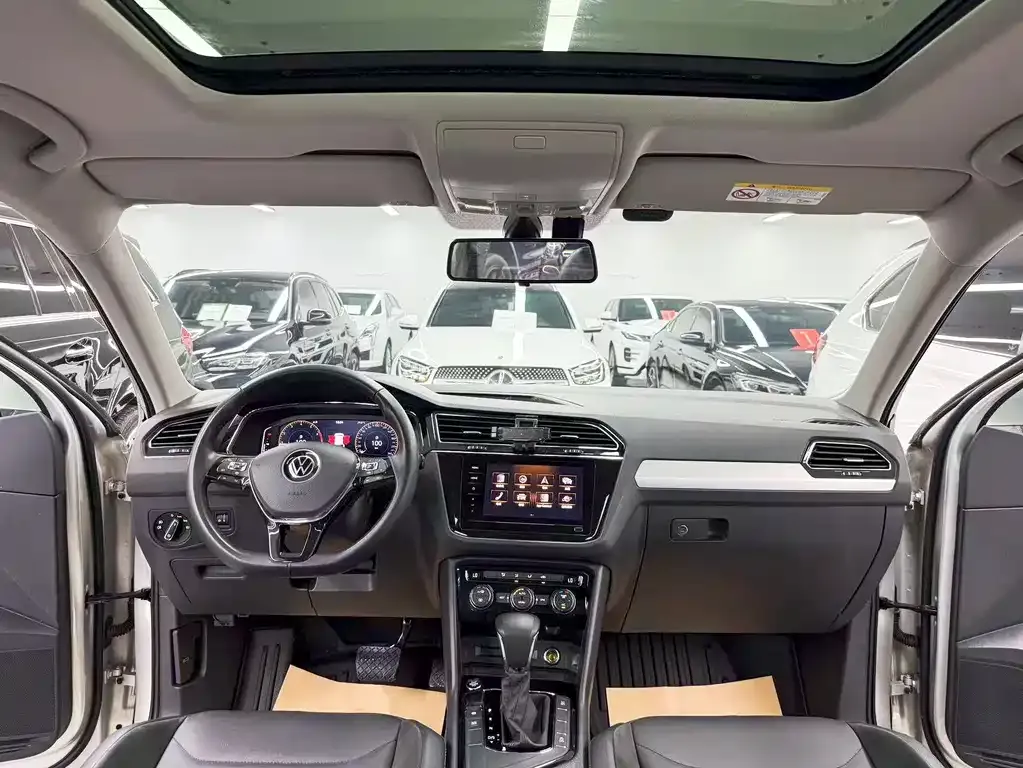 Volkswagen Tiguan L — фото 6