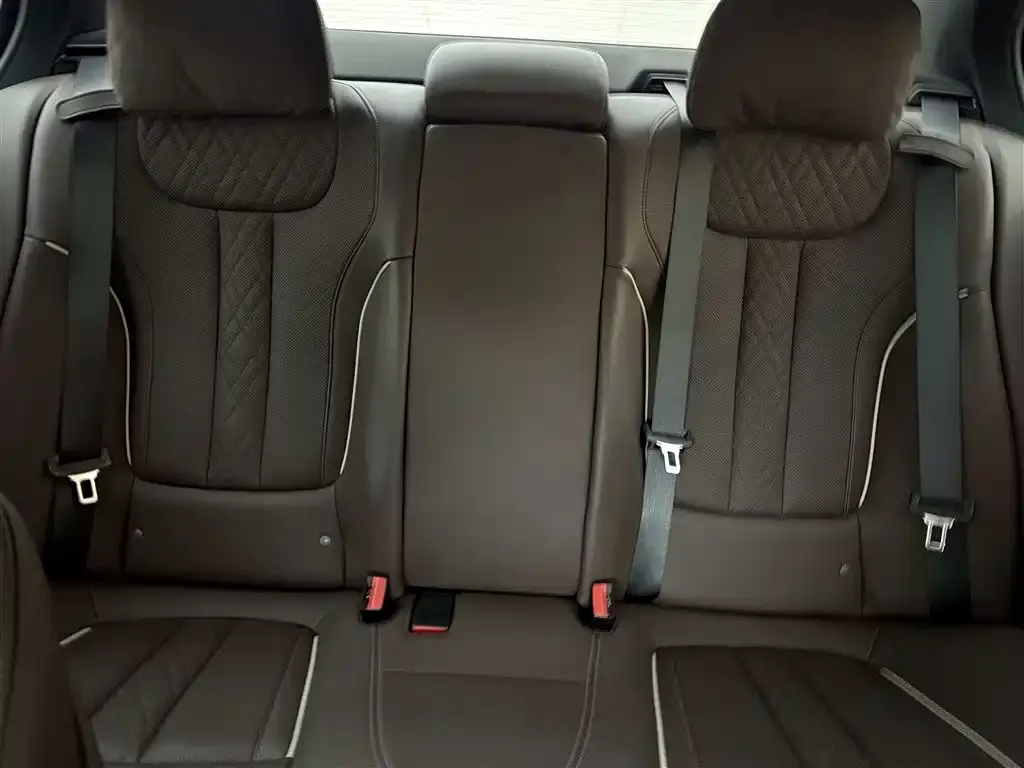 BMW 5 Series New Energy — фото 2