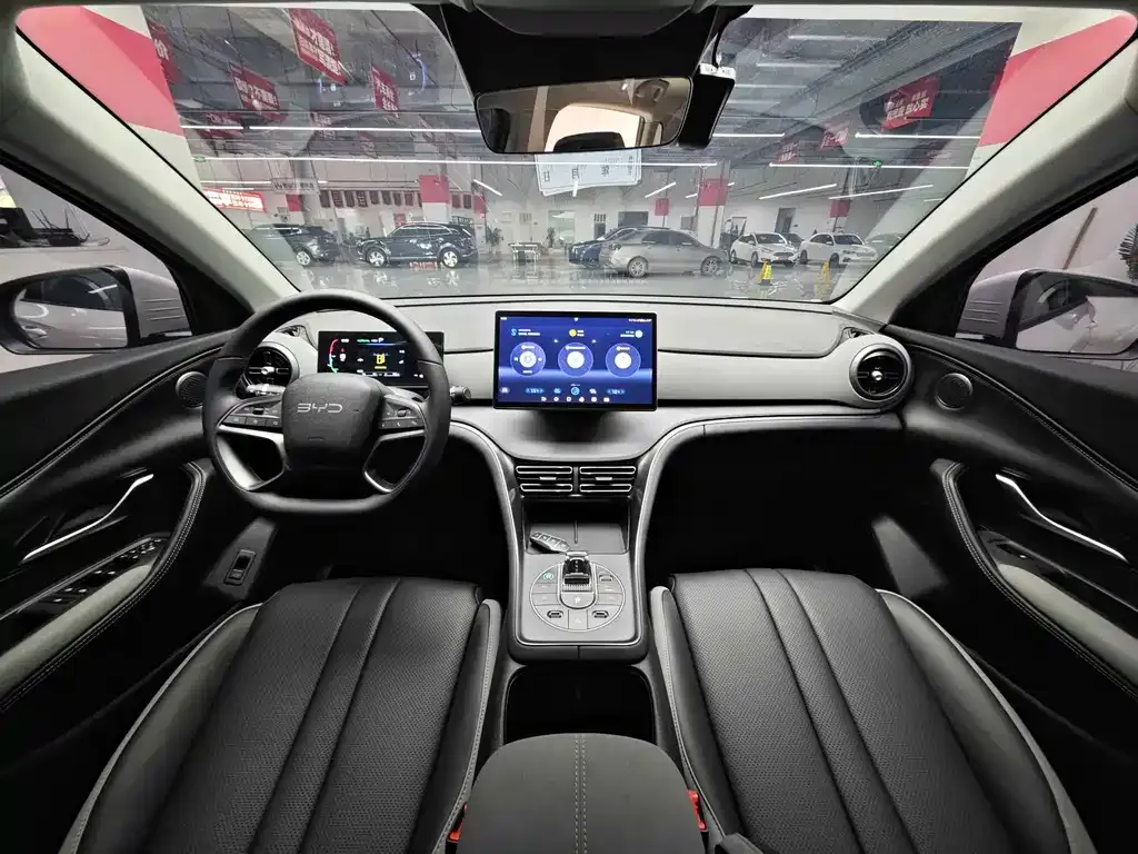 BYD Seal 05 DM-i — фото 8
