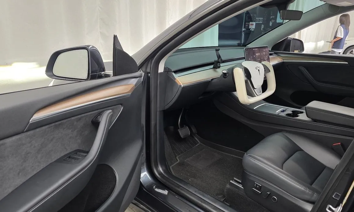 Tesla Model Y — фото 8