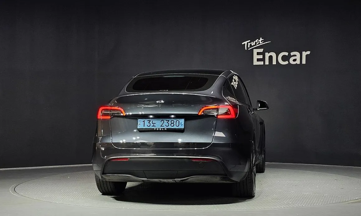 Tesla Model Y — фото 10