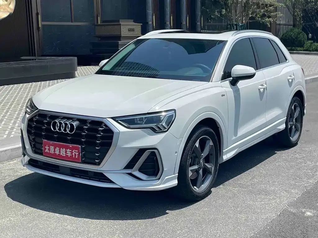 Audi Q3 — фото 1