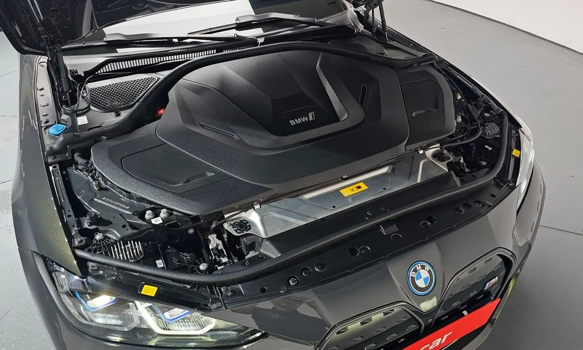 BMW i4 — фото 10