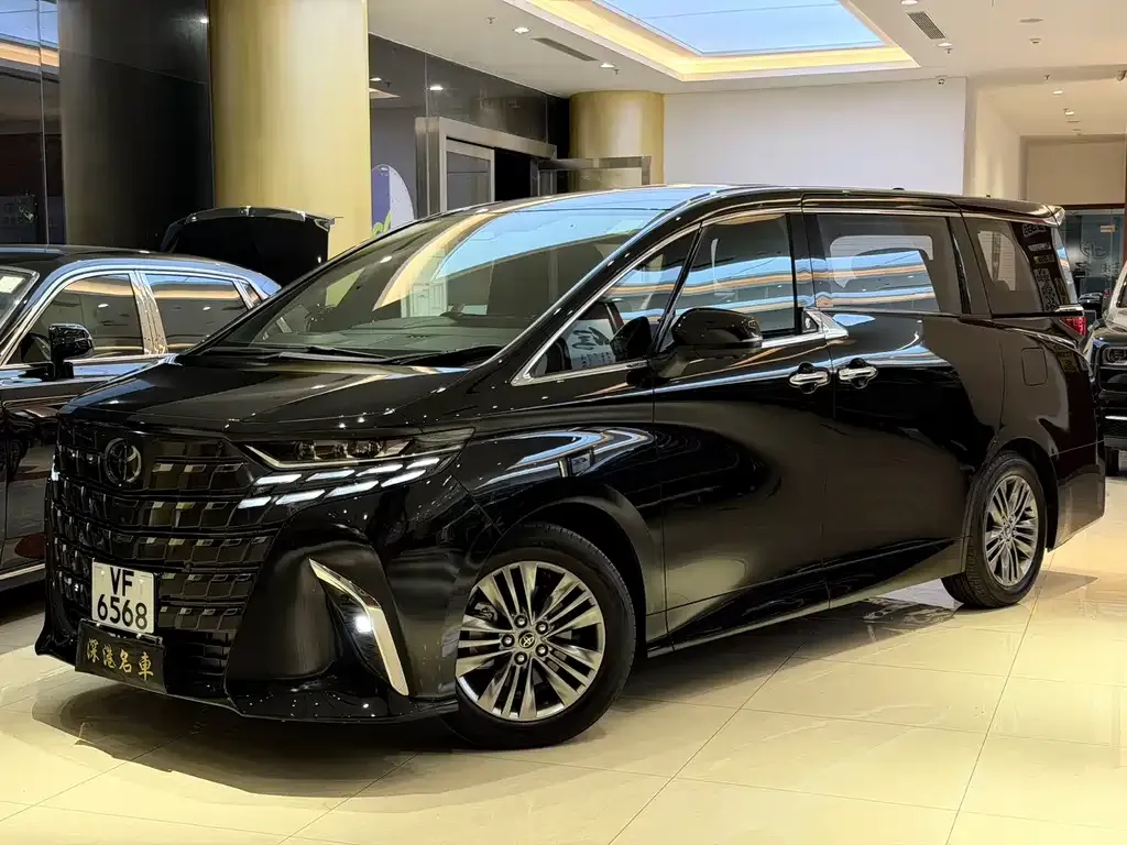 Toyota Alphard — фото 1