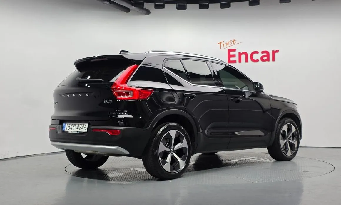 Volvo XC40 — фото 2