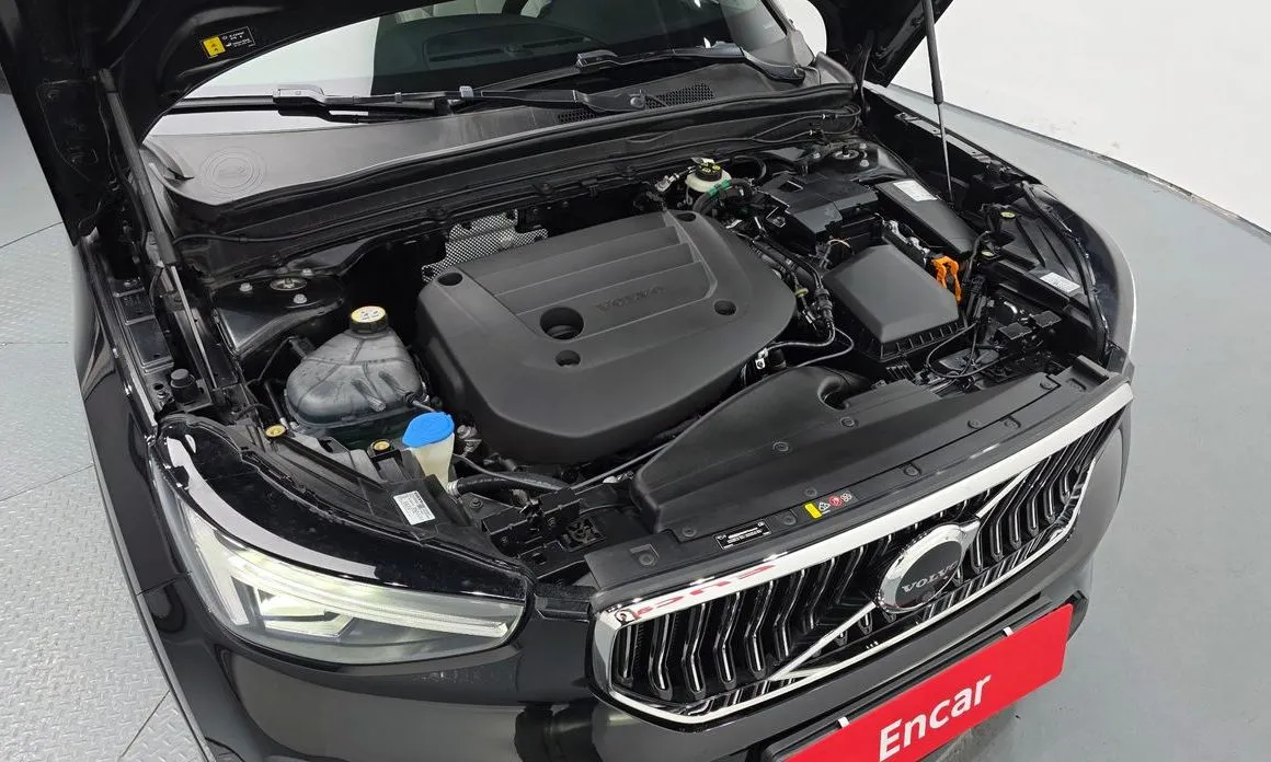 Volvo XC40 — фото 10