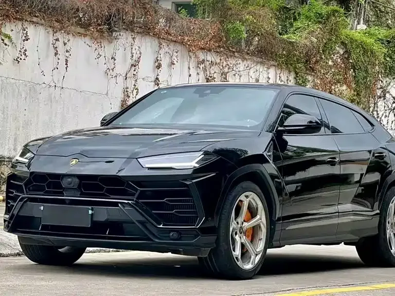 Lamborghini Urus — фото 1