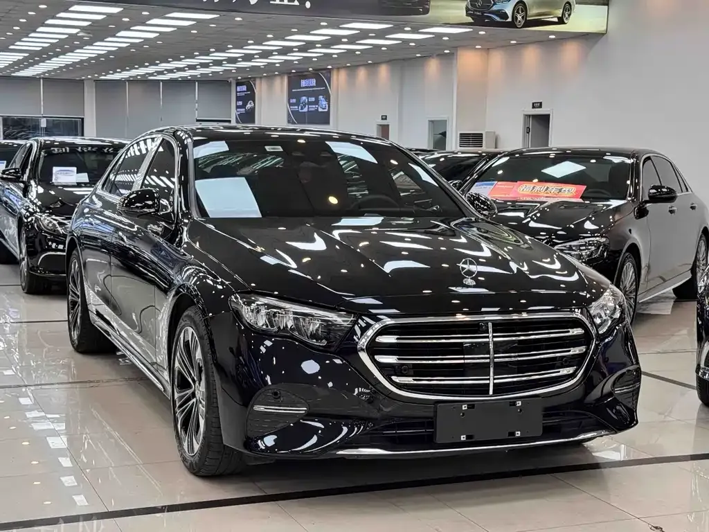 Mercedes-Benz E-Class — фото 1