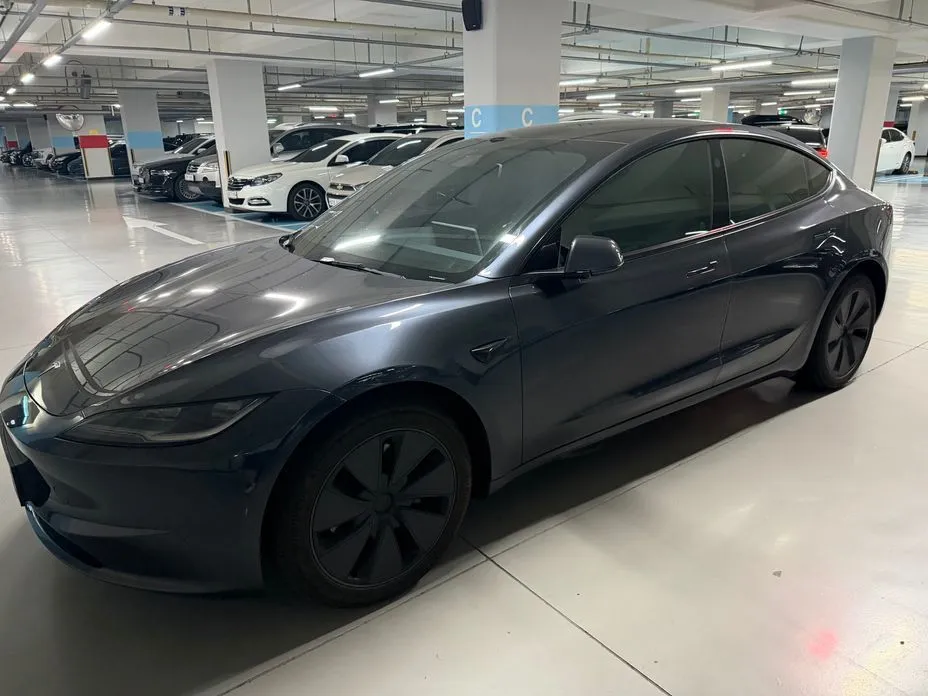 Tesla Model 3 — фото 1