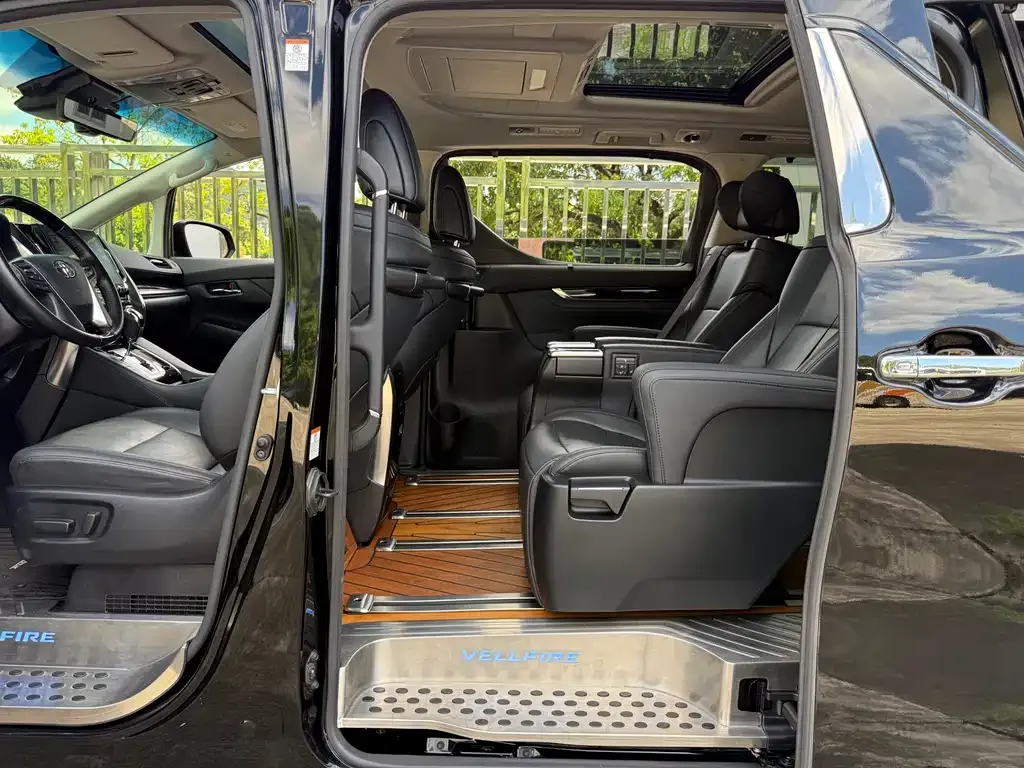 Toyota Vellfire — фото 5