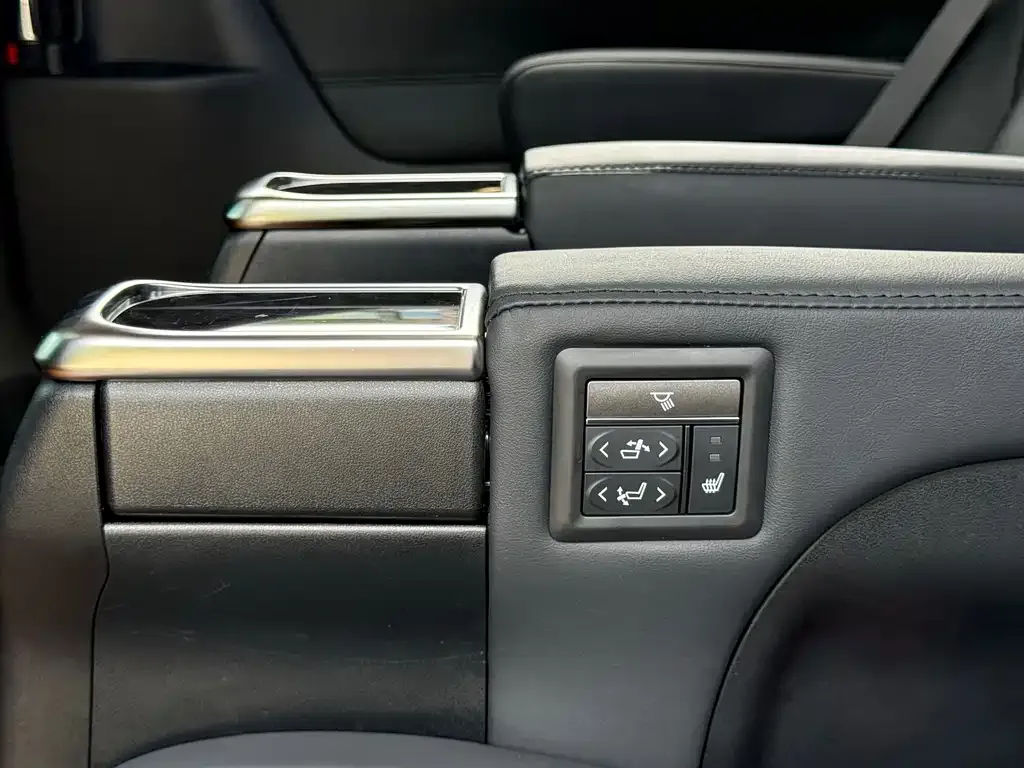 Toyota Vellfire — фото 8
