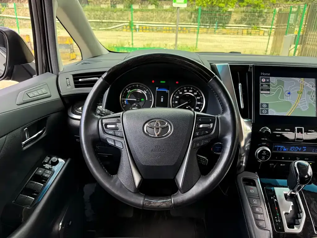 Toyota Vellfire — фото 6