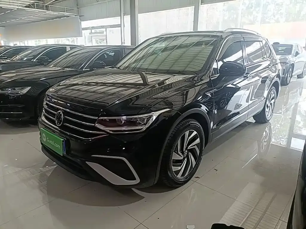 Volkswagen Tiguan L — фото 8