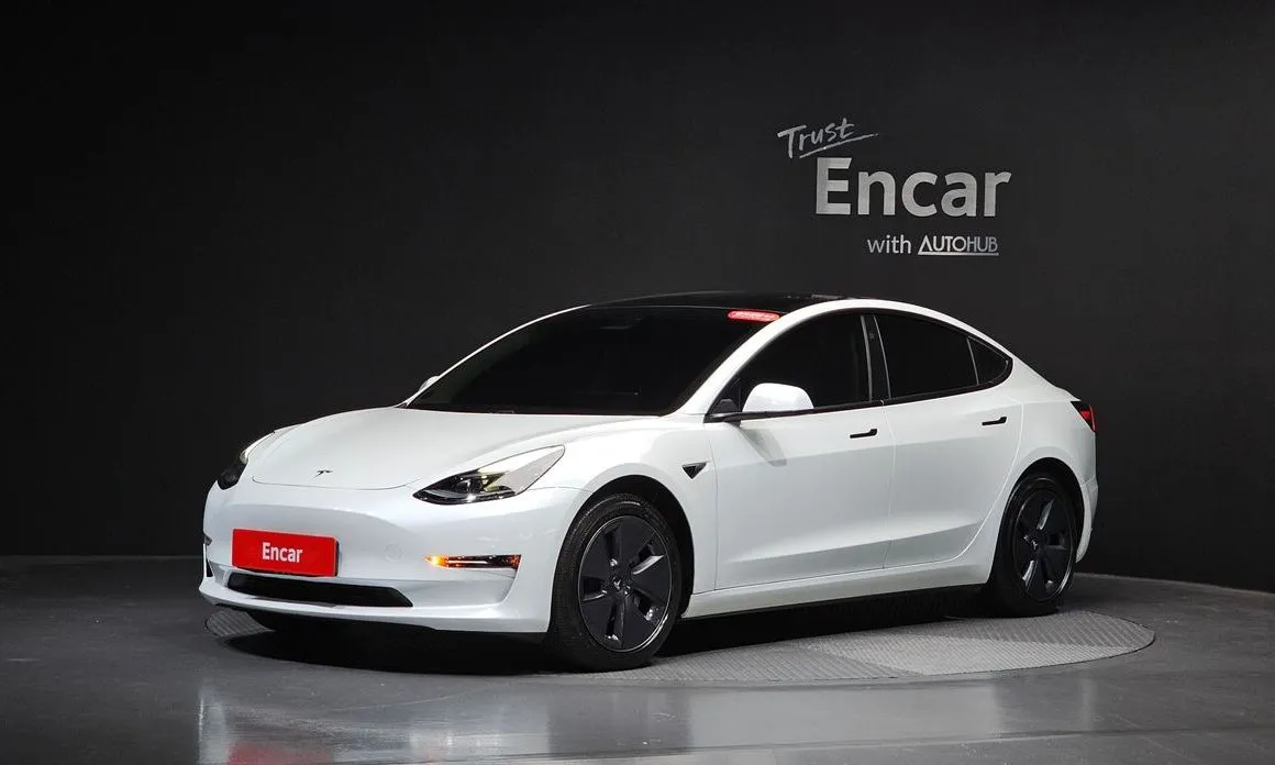 Tesla Model 3 — фото 1