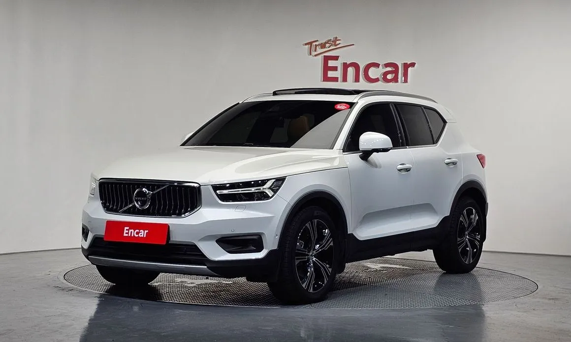 Volvo XC40 — фото 1