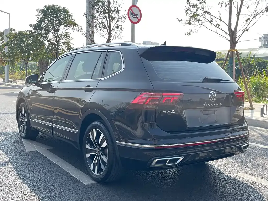 Volkswagen Tiguan L — фото 10