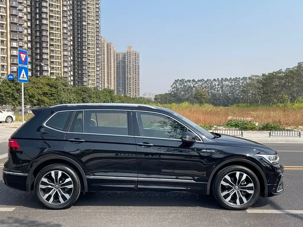 Volkswagen Tiguan L — фото 5