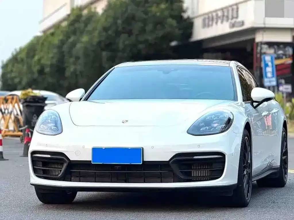 Porsche Panamera — фото 1