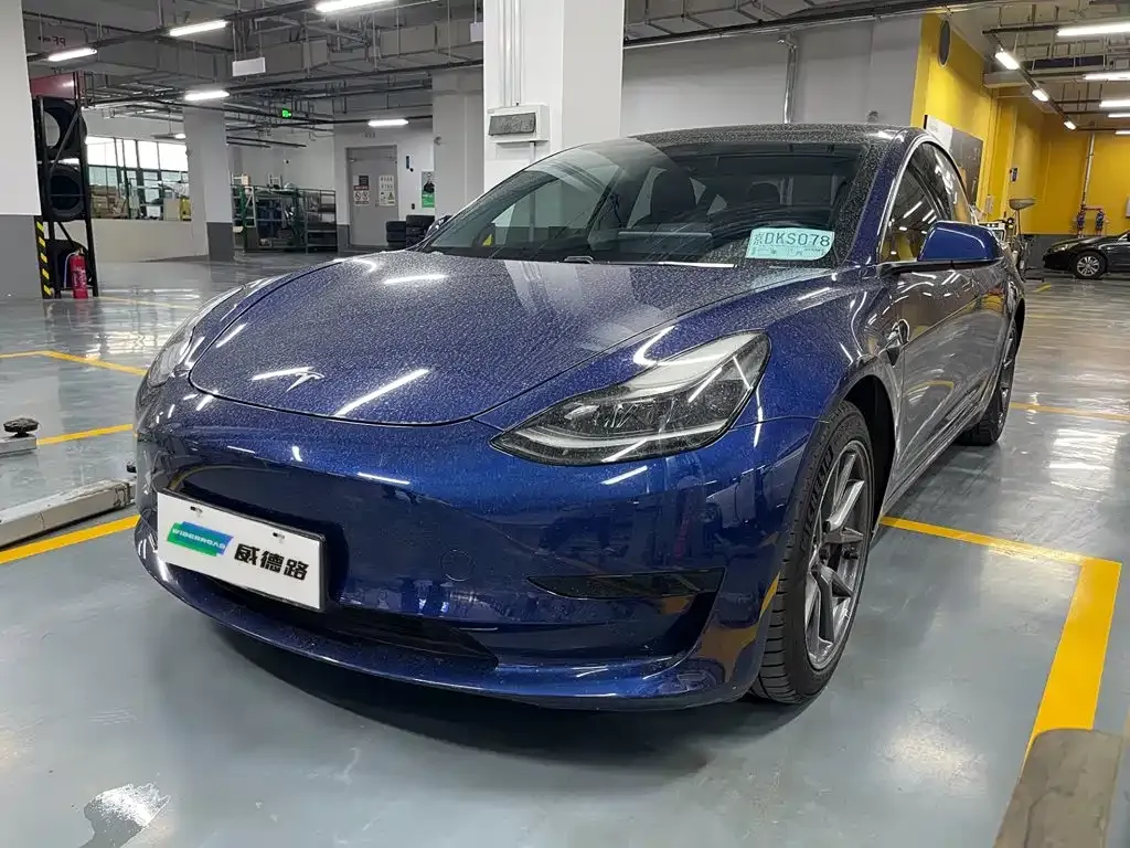 Tesla Model 3 — фото 1
