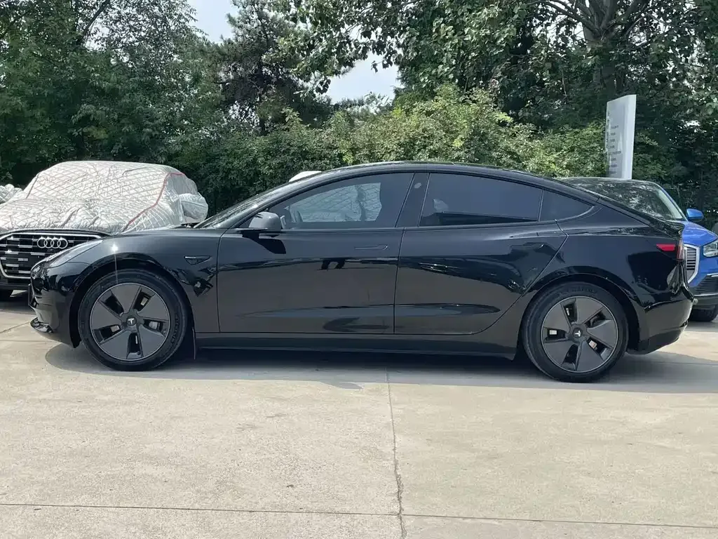 Tesla Model 3 — фото 9
