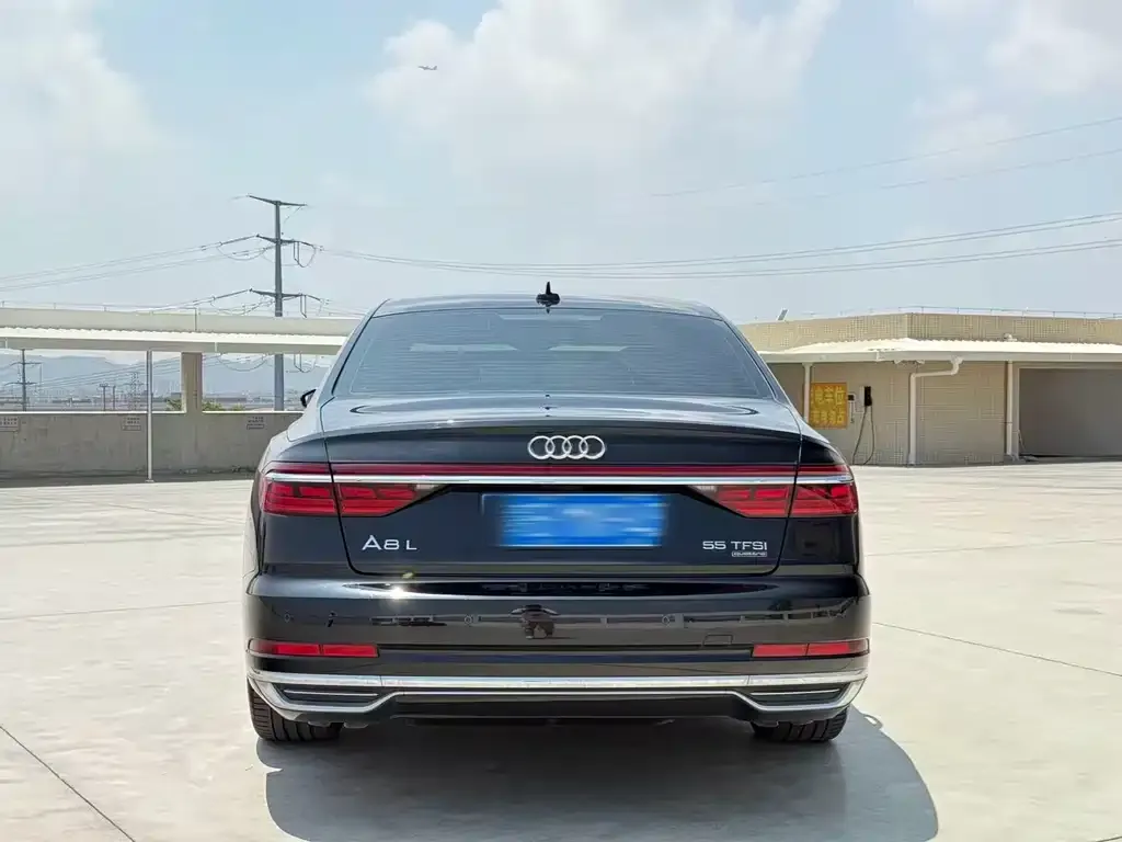 Audi A8 — фото 2