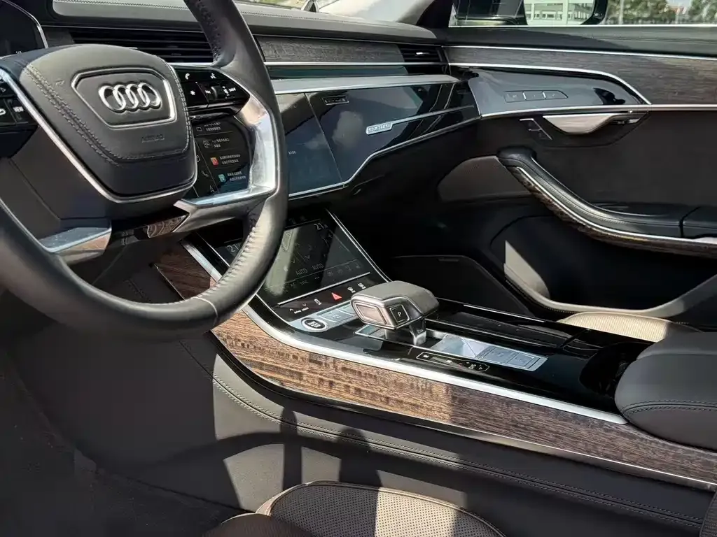 Audi A8 — фото 4