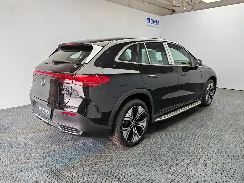 Mercedes-Benz EQE SUV — фото 9