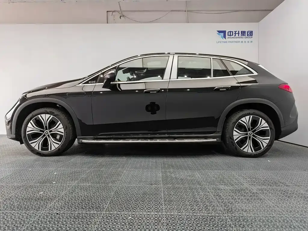 Mercedes-Benz EQE SUV — фото 10