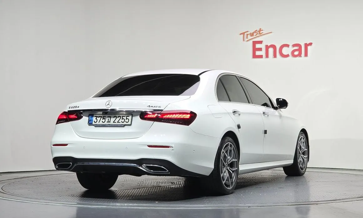 Mercedes-Benz E-Class — фото 2