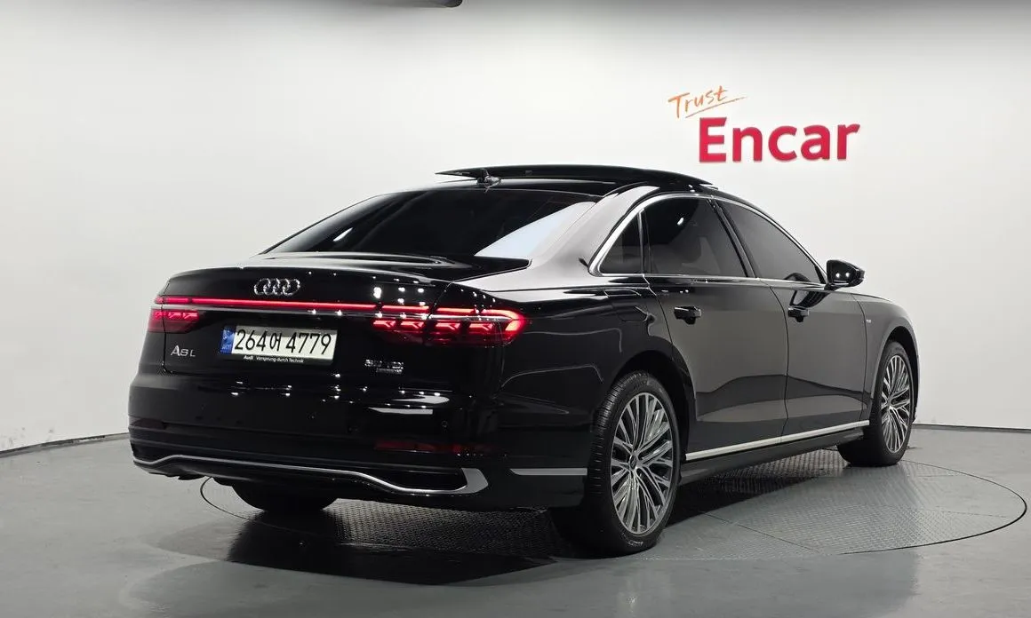 Audi A8 — фото 9