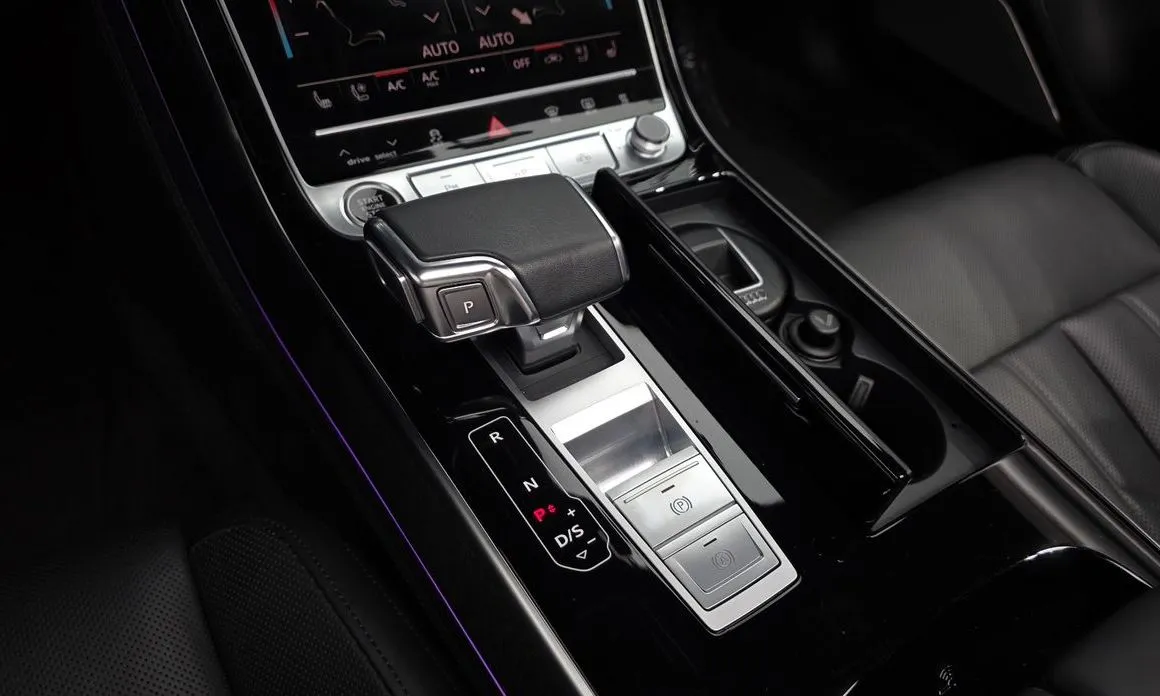 Audi A8 — фото 10