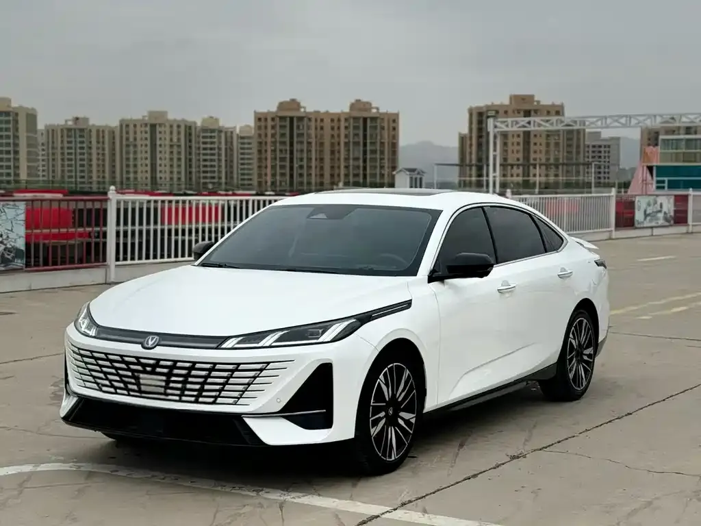 Changan Eado — фото 1