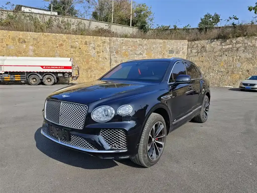 Bentley Bentayga — фото 1