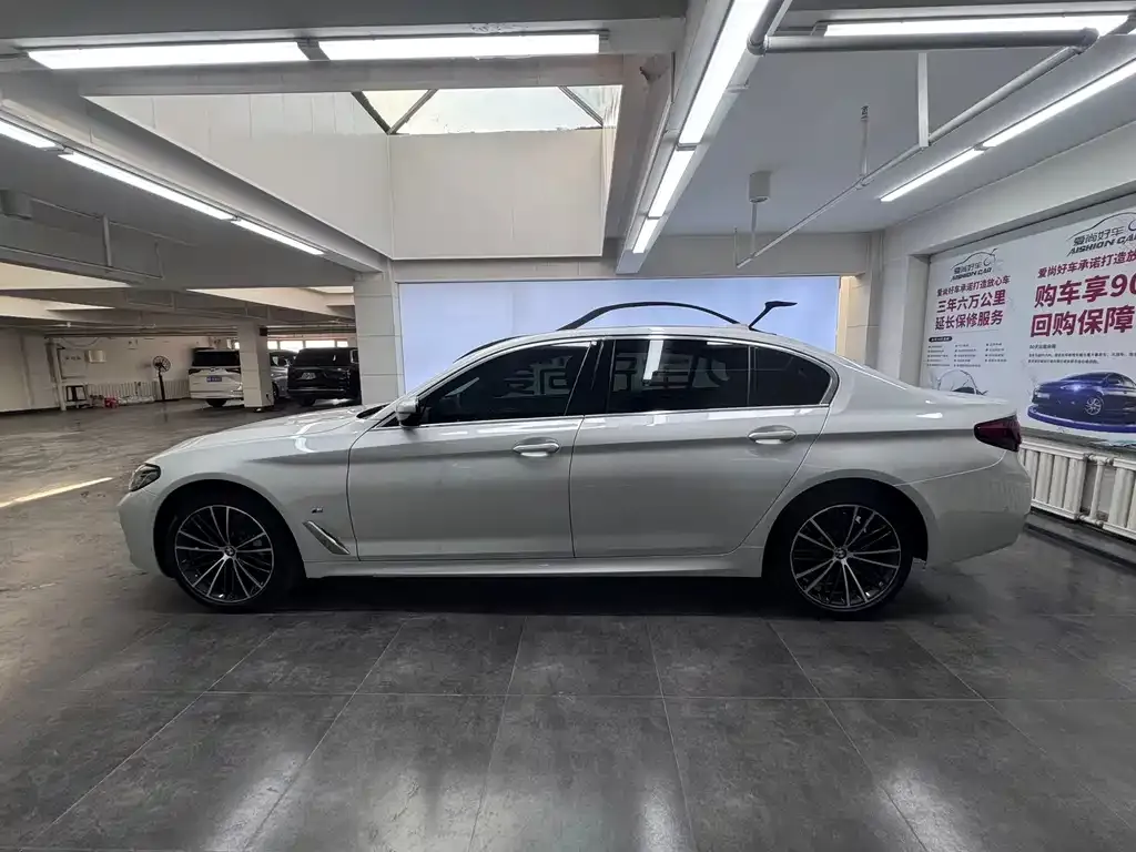 BMW 5 Series — фото 10