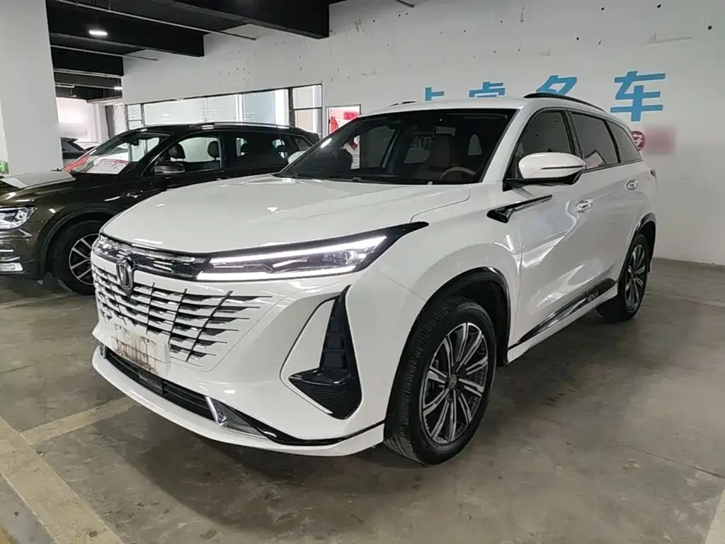 Changan CS75PLUS — фото 1
