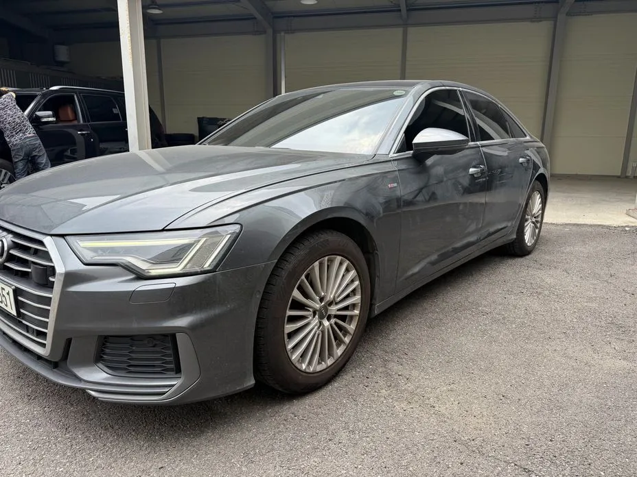 Audi A6 — фото 1