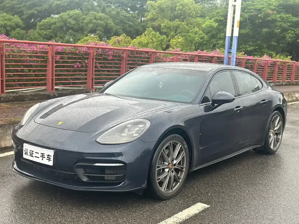 Porsche Panamera — фото 1