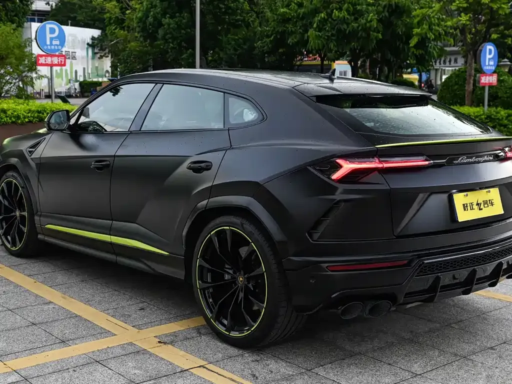 Lamborghini Urus — фото 10