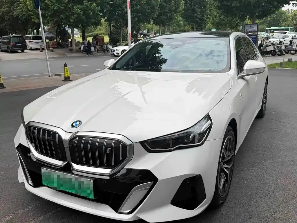 BMW i5 — фото 1