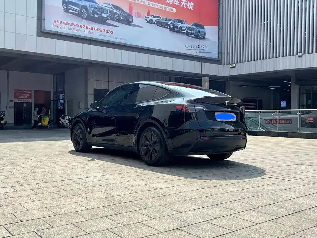 Tesla Model Y — фото 5