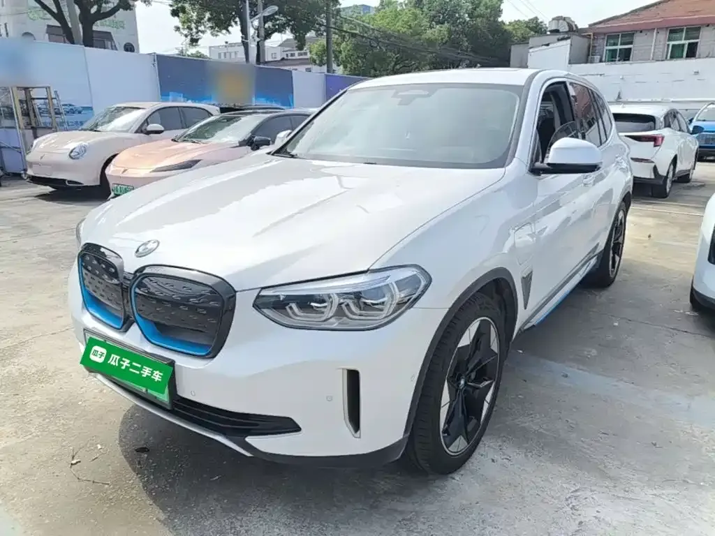 BMW iX3 — фото 1