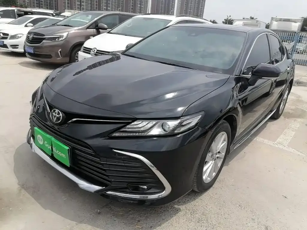 Toyota Camry — фото 1