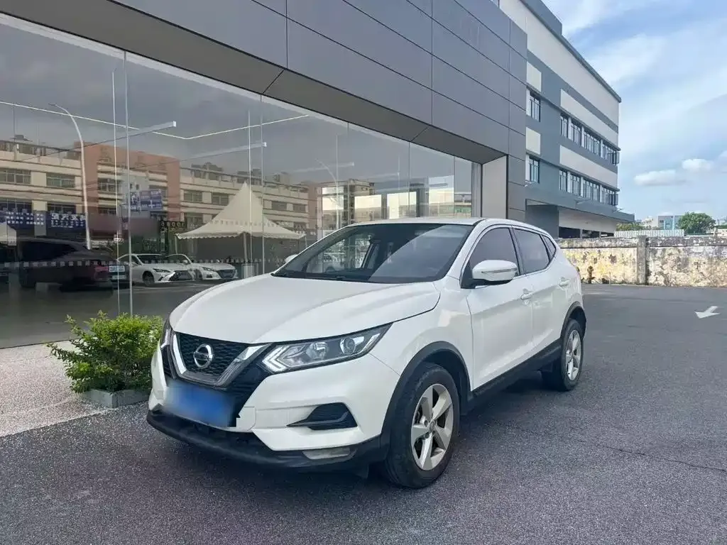 Nissan Qashqai — фото 1