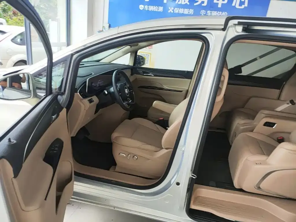 Buick GL8 Hybrid — фото 3
