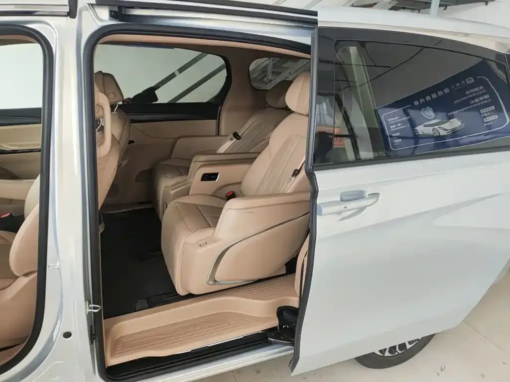 Buick GL8 Hybrid — фото 6