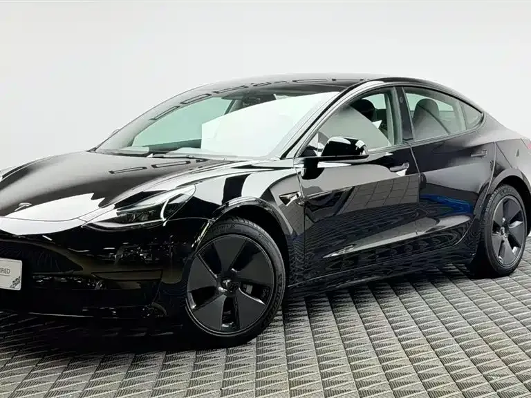 Tesla Model 3 — фото 1