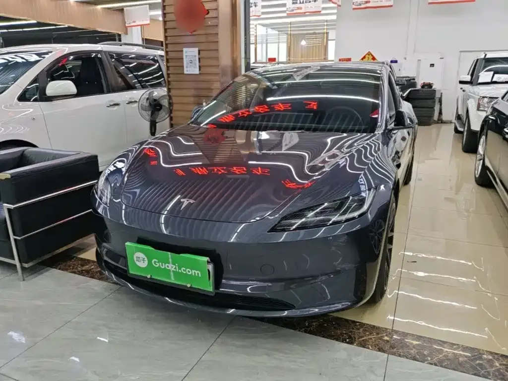 Tesla Model 3 — фото 1