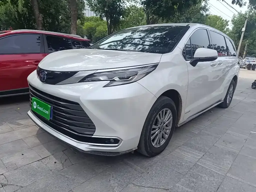 Toyota Sienna — фото 8