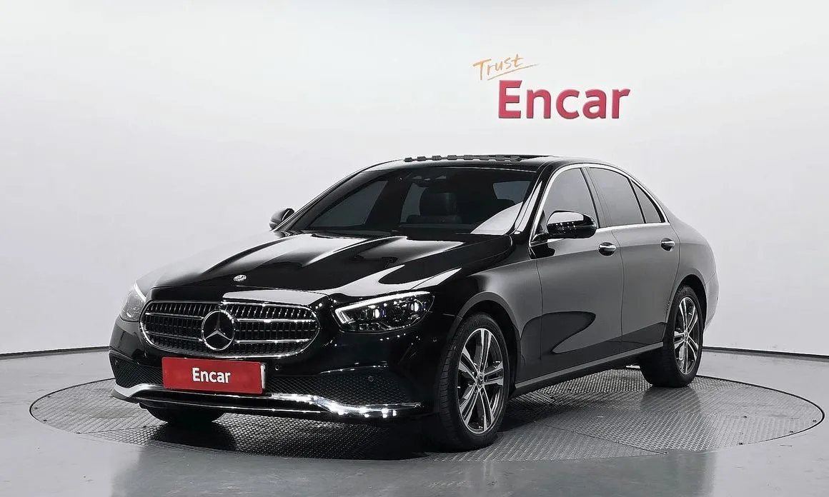 Mercedes-Benz E-Class — фото 1